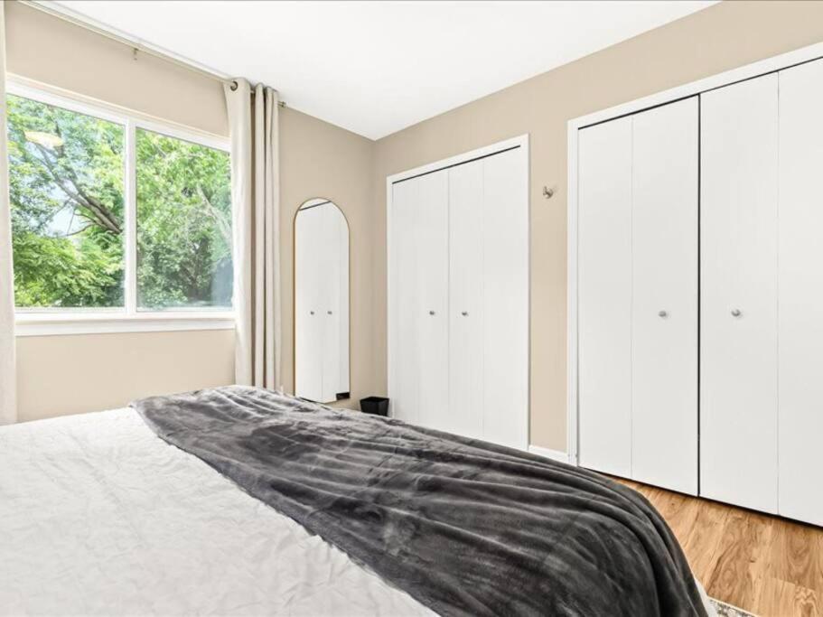 Spacious 1BR [End Unit] in the Heart of Roseville